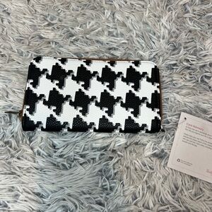 Thirty one NWT wallet